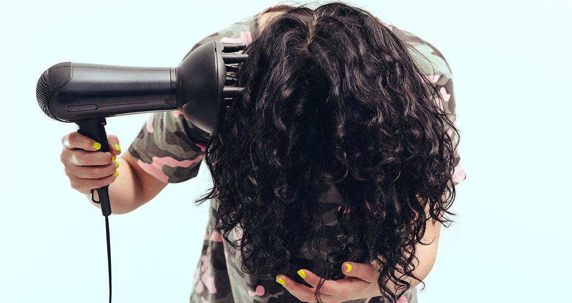 Saiba como usar o secador de cabelo nos cachos | L'Oréal Paris